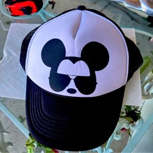 💃CLOSET CLEAR-OUT💃 
Unisex Mickey Mouse aviator / Black and White Trucker Hat